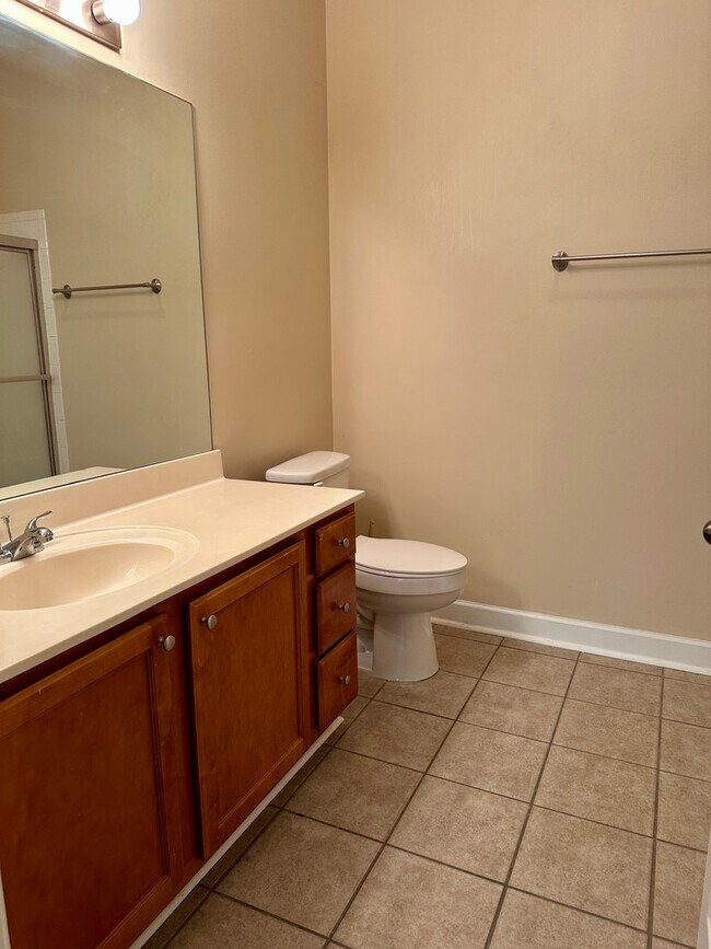 Building Photo - 208 Sterling Oaks Dr