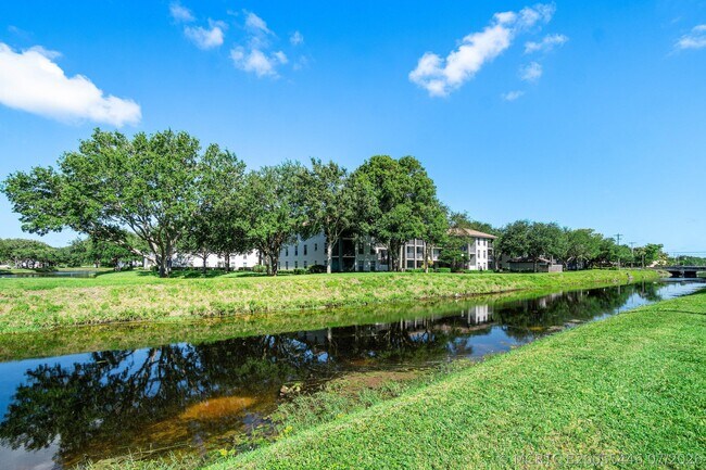 Building Photo - 10137 Mangrove Dr