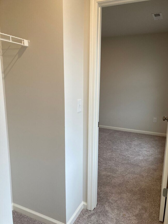 Building Photo - 117 Elegance Wy