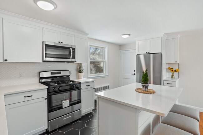 Building Photo - 13 Genetti St