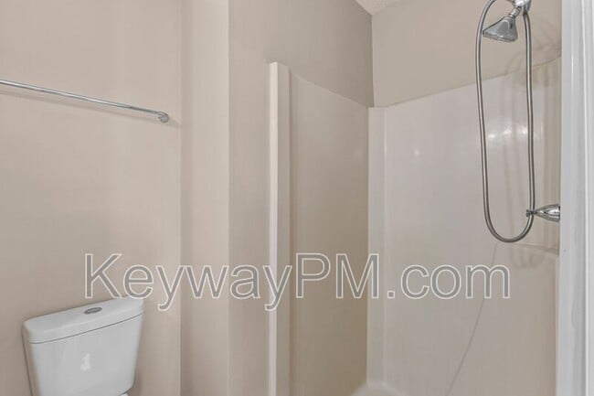 Building Photo - 2320 Greengate Dr