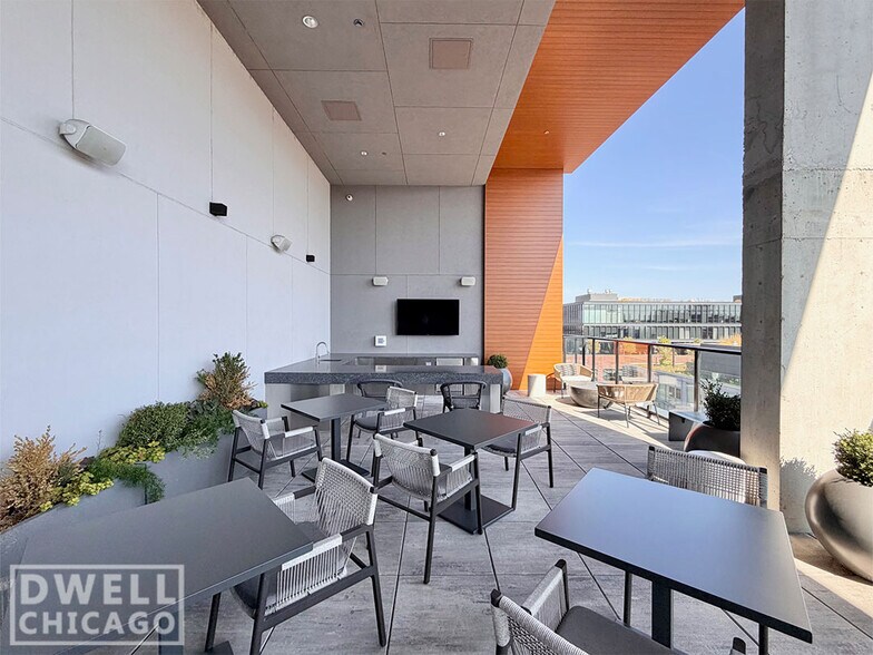 Building Photo - 1111 W Lake St