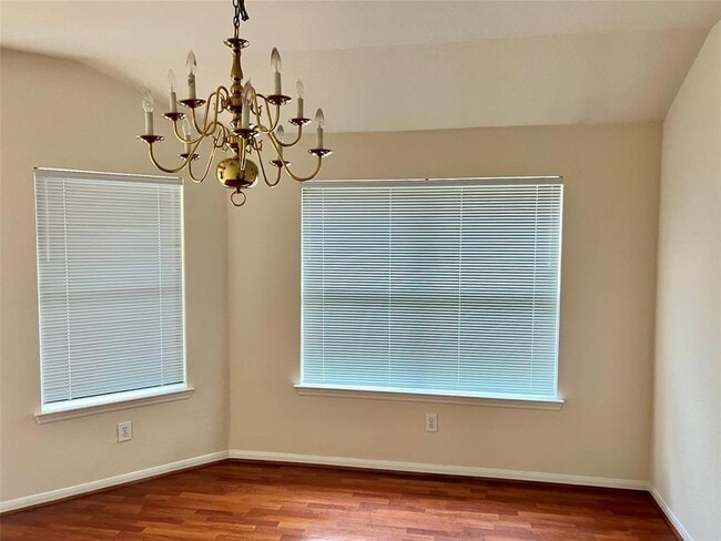 Building Photo - 42 W Foxbriar Forest Cir