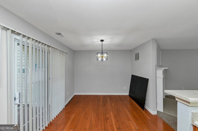Building Photo - 735 Crestwell Cir