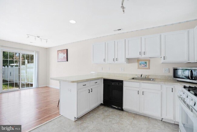 Building Photo - 16 High Meadows Dr