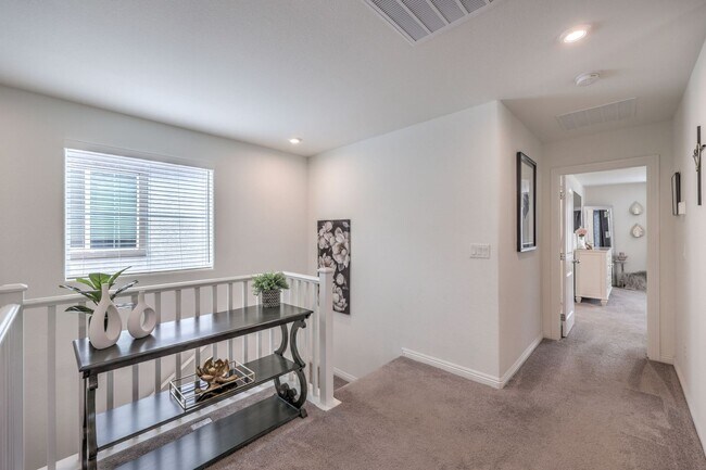 Building Photo - Stunning Skye Canyon Home in gated community with Loft & Upgrades