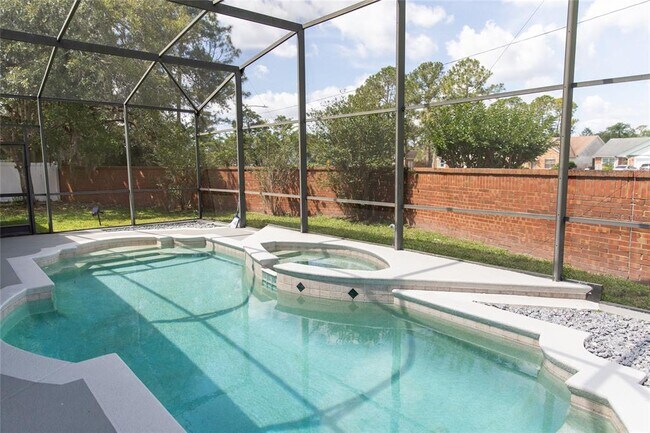 Building Photo - 664 Field Club Cir