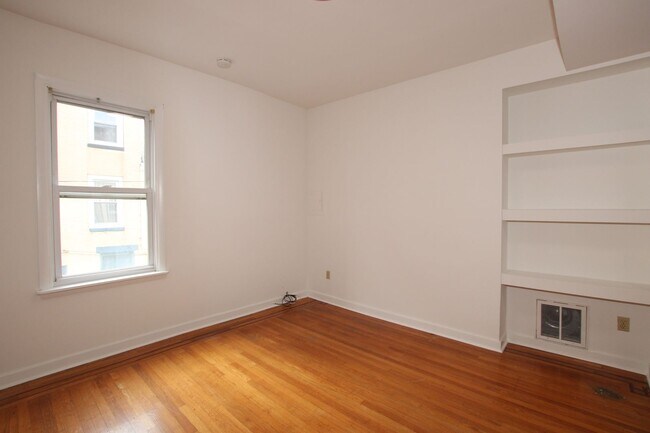 Building Photo - Beautiful 1 bed 1 bath in Fairmount- available Aug 1st