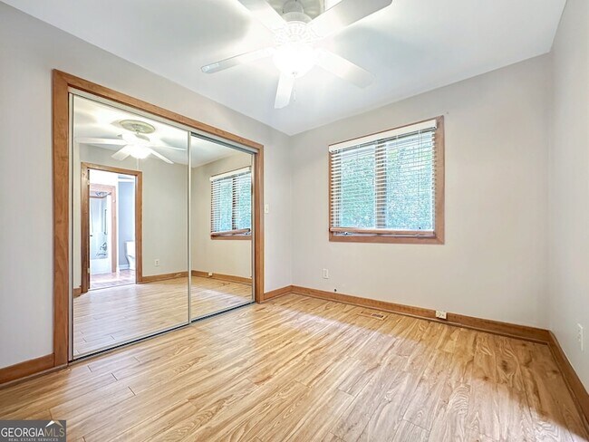 Building Photo - 10200 Rivertown Rd