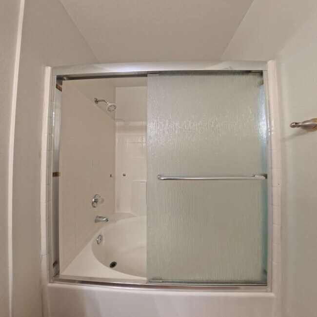 Building Photo - 3 Bedroom | 2nd Floor | Laminate Floors | Gated Community