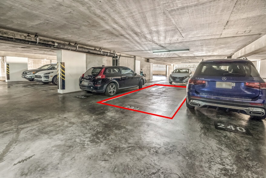 Building Photo - 1860 Ala Moana Blvd