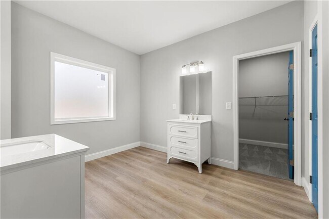 Building Photo - 450 Oliver Ridge Dr