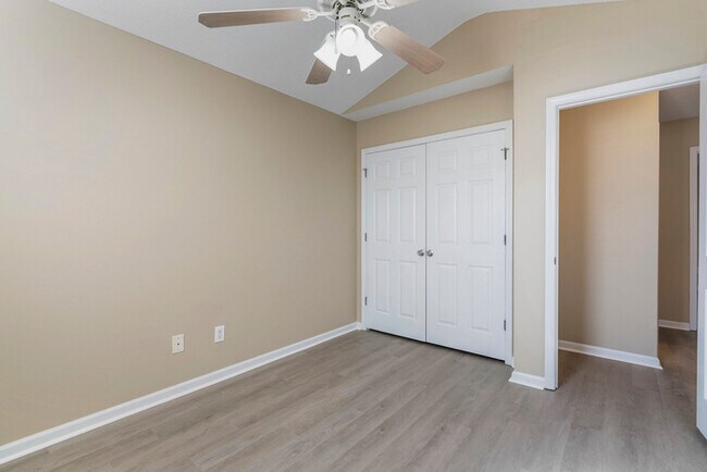 Building Photo - 1456 Middlesbrough Dr