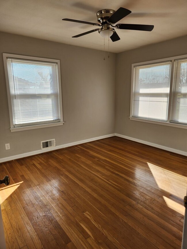 Building Photo - 4BR 2BA home is Glasgow city limits