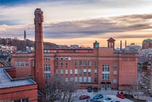 Building Photo - 2043 Random Rd