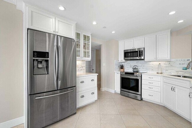 Building Photo - 5080 N Ocean Dr