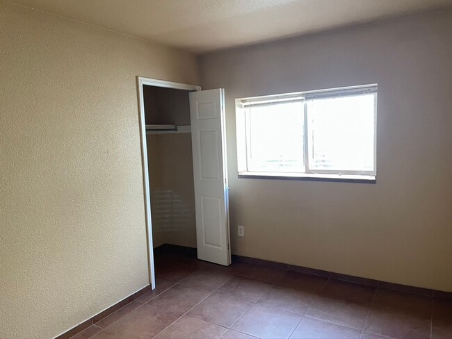 Building Photo - Spacious & Unique 3BD/2BA Townhome w/ Gara...