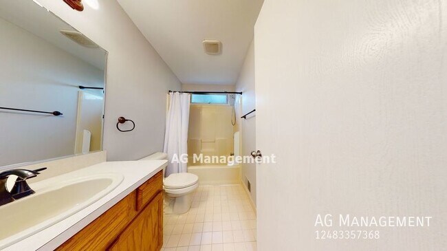 Building Photo - 18530 E 14 Mile Rd #1 - Gorgeous 2Bed/1Bat...