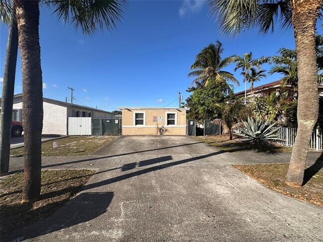 Building Photo - 728 SW 6th St