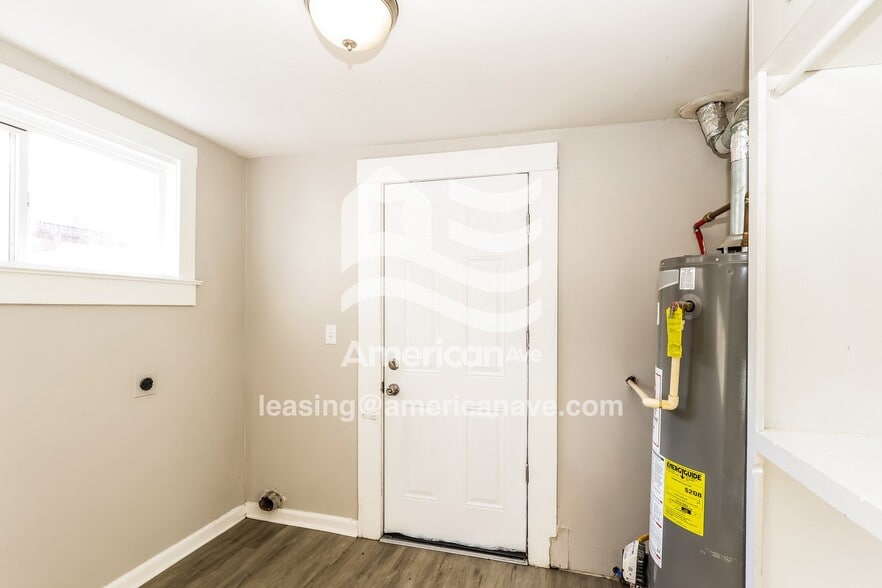 Building Photo - 624 Dresden Ave