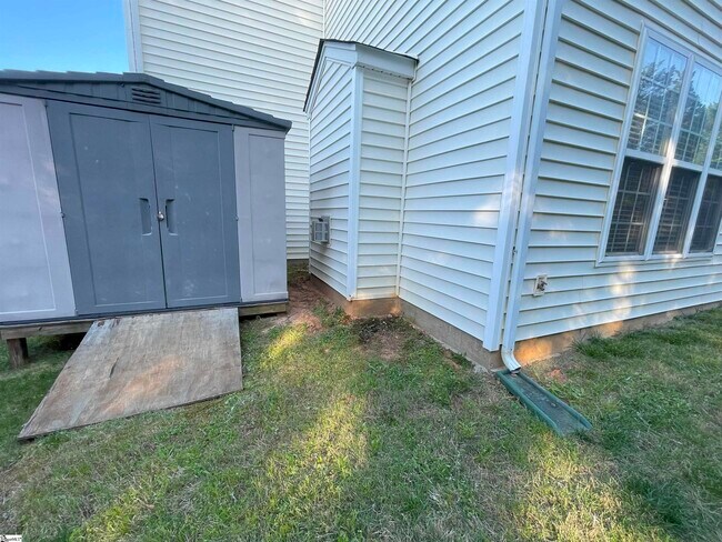 Building Photo - 203 Stillwater Ct