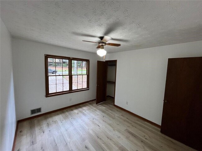 Building Photo - 3378 Mountain Hollow Dr