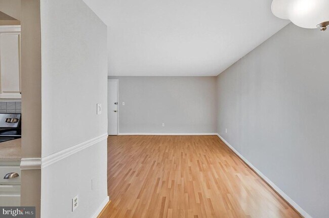 Building Photo - 704 S Arlington Mill Dr