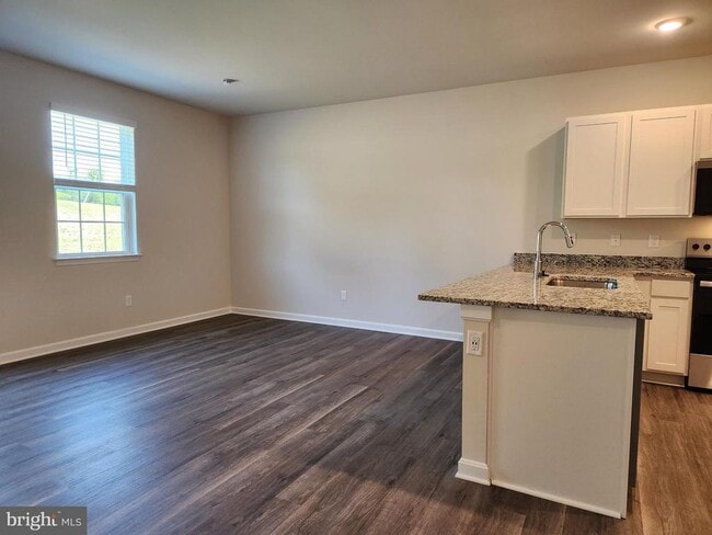 Building Photo - 115 Rae Ct