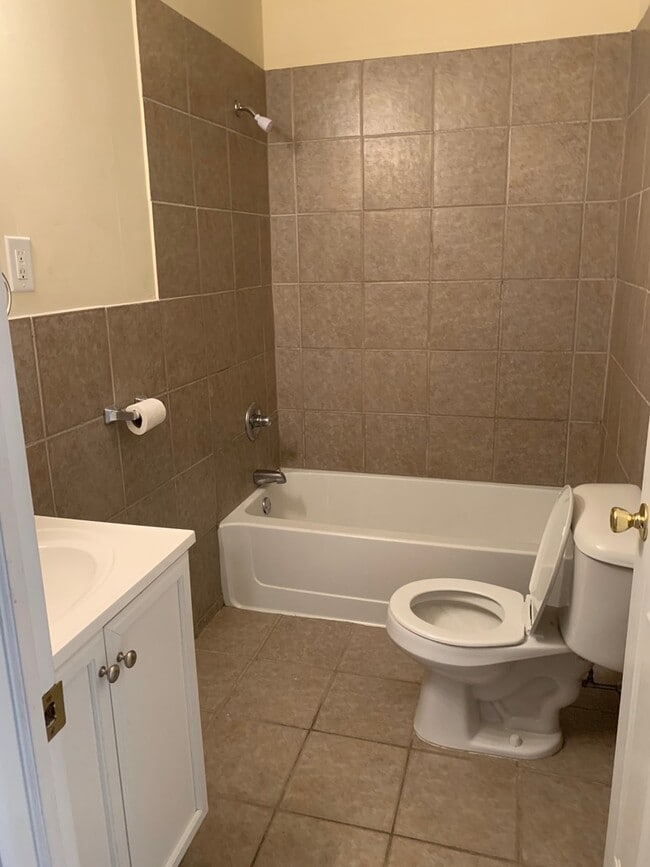 Building Photo - 1849 Willington St