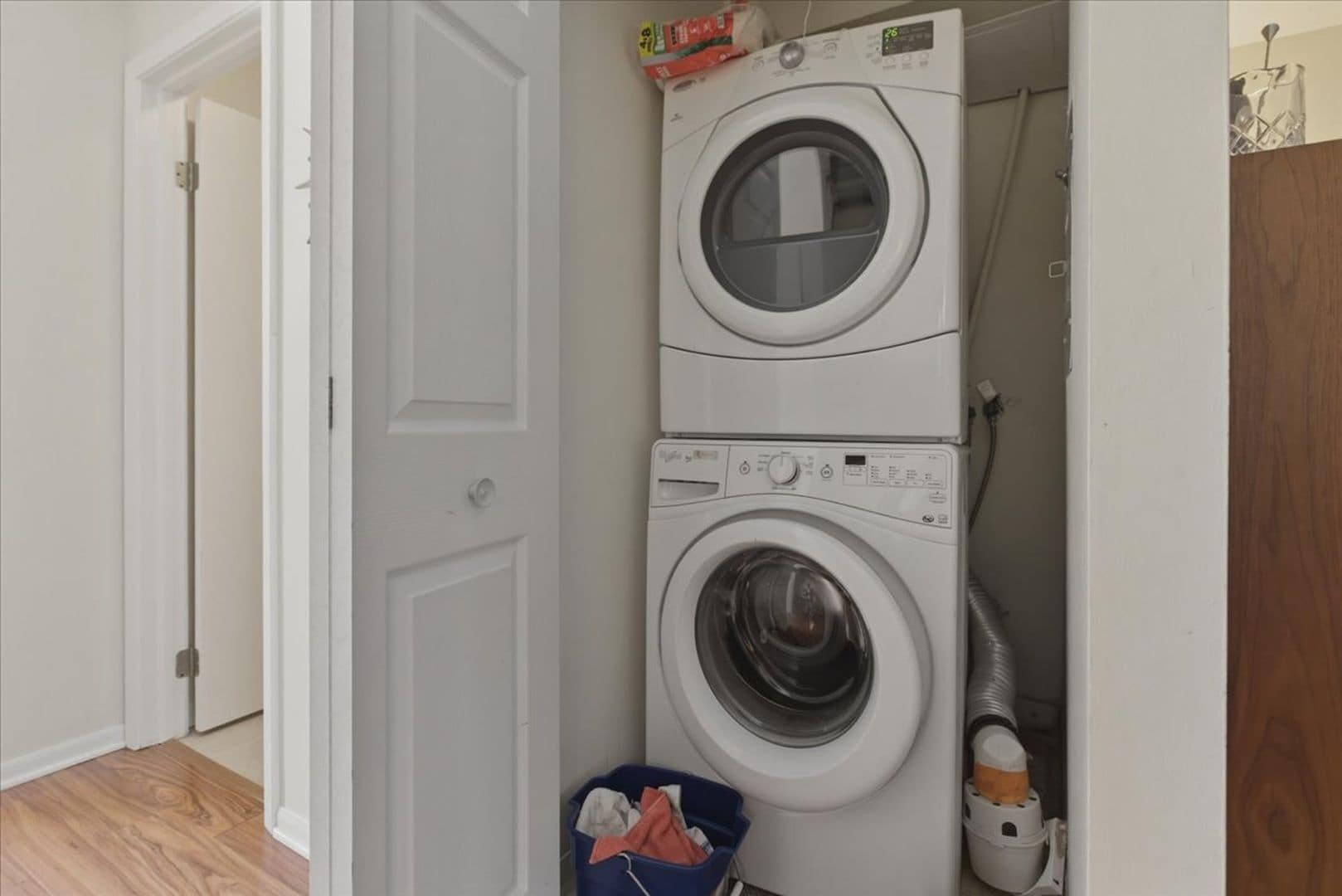 Building Photo - 1631 W Belle Plaine Ave