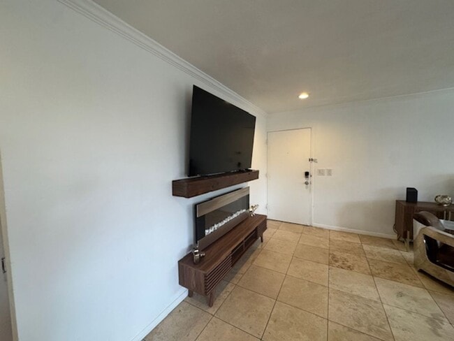 Building Photo - Fully Furnished/Unfurnished Condo for Rent...