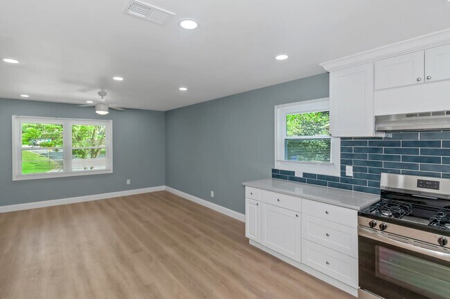 Building Photo - WELCOME HOME!