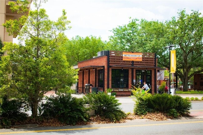 Building Photo - 622 NW 3rd Ave