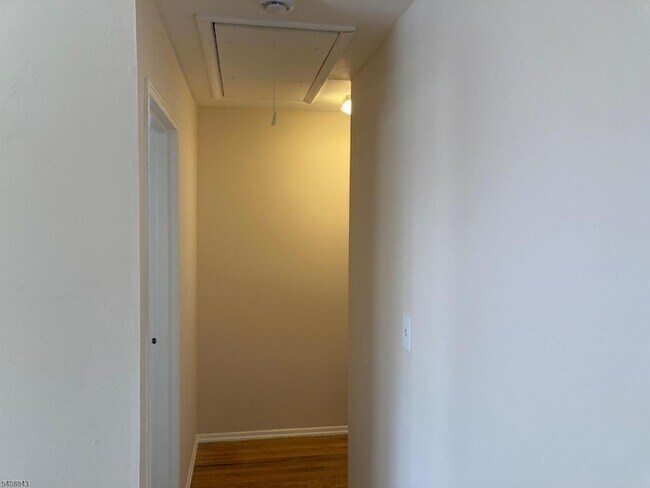 Building Photo - 1251 Valley Rd