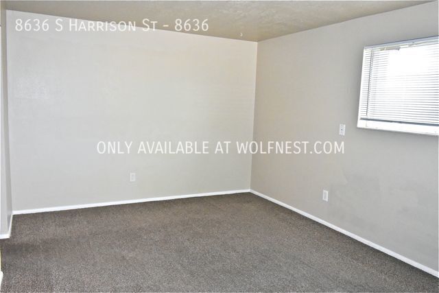 Building Photo - Adorable 2 Bed Sandy Condo! No Deposit Opt...