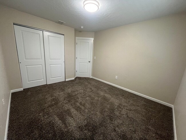 Building Photo - 3-Bed Home with Garage & Fenced Yard in Pr...