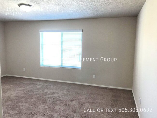 Building Photo - Spacious 4 bedroom Rio Rancho home. Large ...