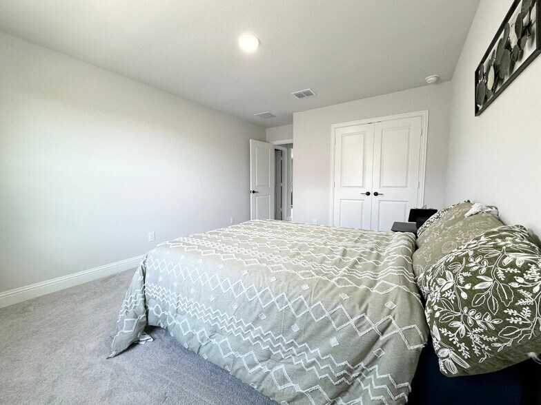 Building Photo - 2801 Riverview Rd