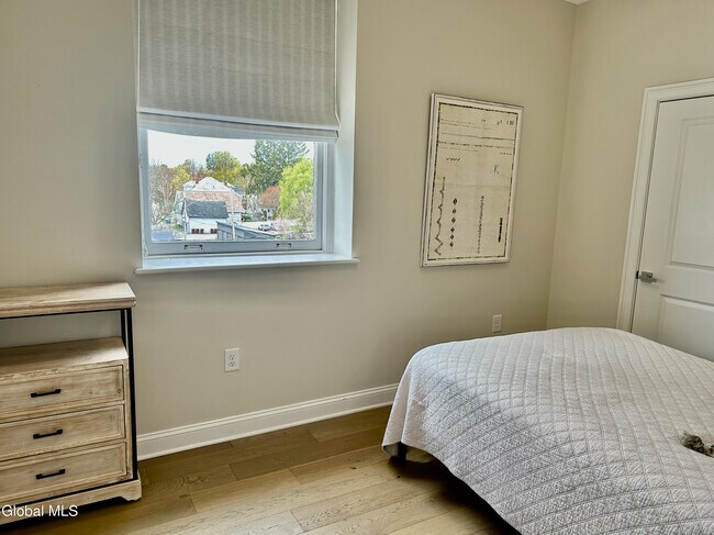 Building Photo - 77 Van Dam St