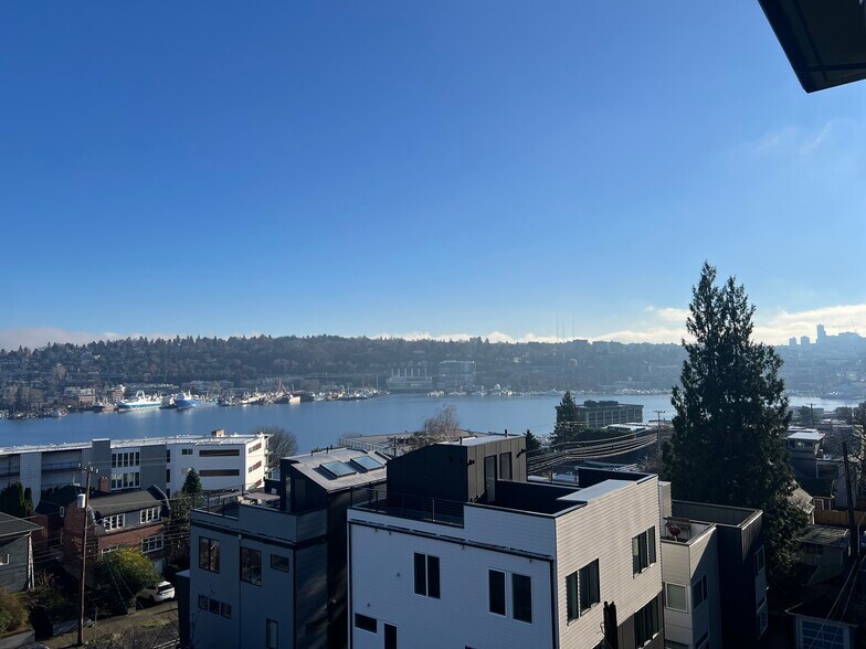 Building Photo - 655 Crockett St