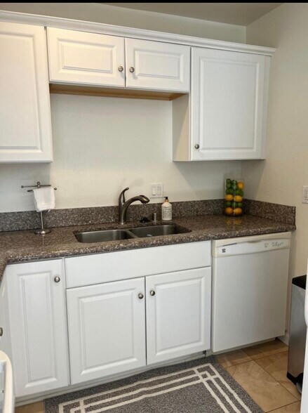 Kitchen - 4475 Dale Ave