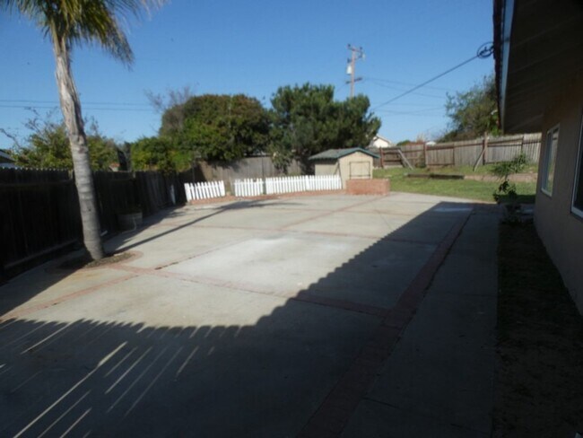 Building Photo - Orcutt Home on Large Lot