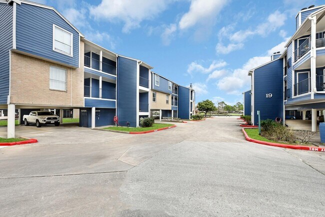 Building Photo - 18519 Egret Bay Blvd