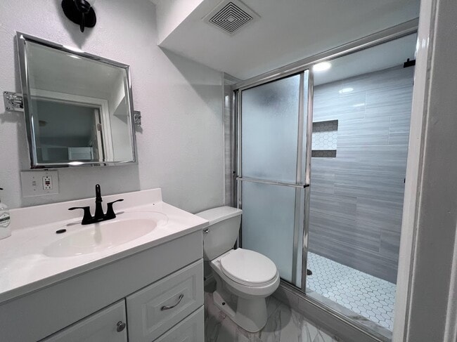 Building Photo - 391 W 100 S St