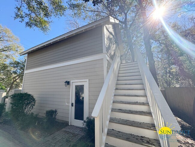 Building Photo - Exceptional Opportunity: Main Home plus Ga...