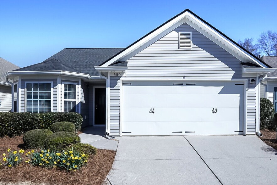 Primary Photo - 550 Hill Crest Cir