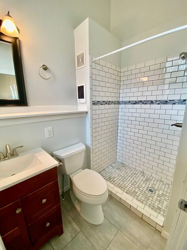 Building Photo - Awesome 4BD/3BA in prime Uptown! Remodeled w/ HGTV! Avail. May 1st!