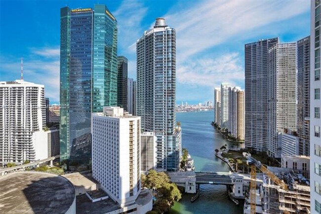 Building Photo - 200 Biscayne Blvd Way