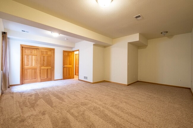 Building Photo - 4 Bed 3 Bath Home in Highlands Meadows - Windsor!