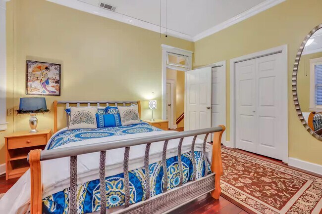 Building Photo - 524 E Duffy St